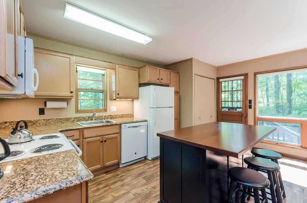 Secluded Oasis W Hot Tub, Screened-In Porch, Wifi! Berkeley Springs Exteriér fotografie