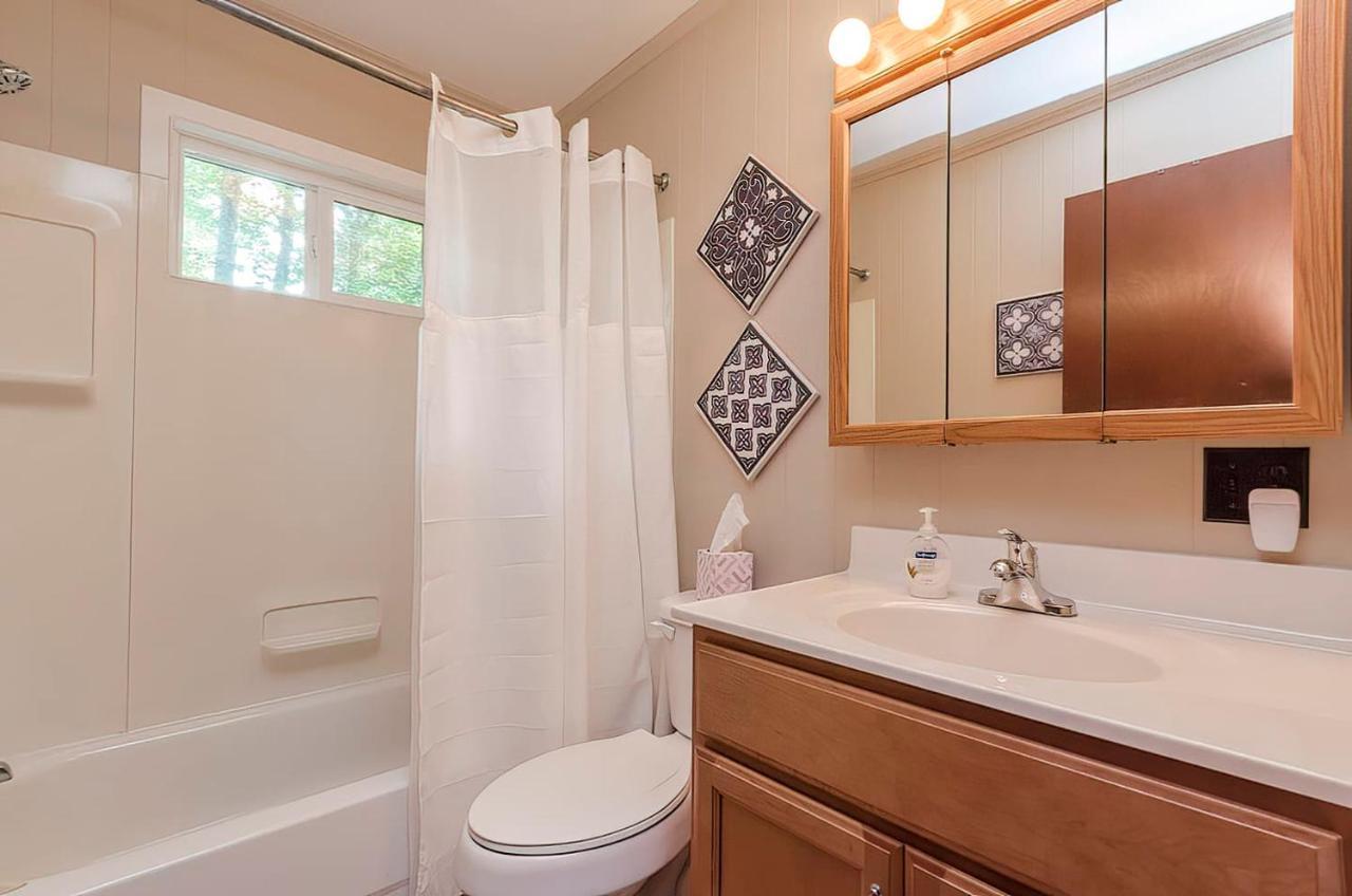 Secluded Oasis W Hot Tub, Screened-In Porch, Wifi! Berkeley Springs Exteriér fotografie